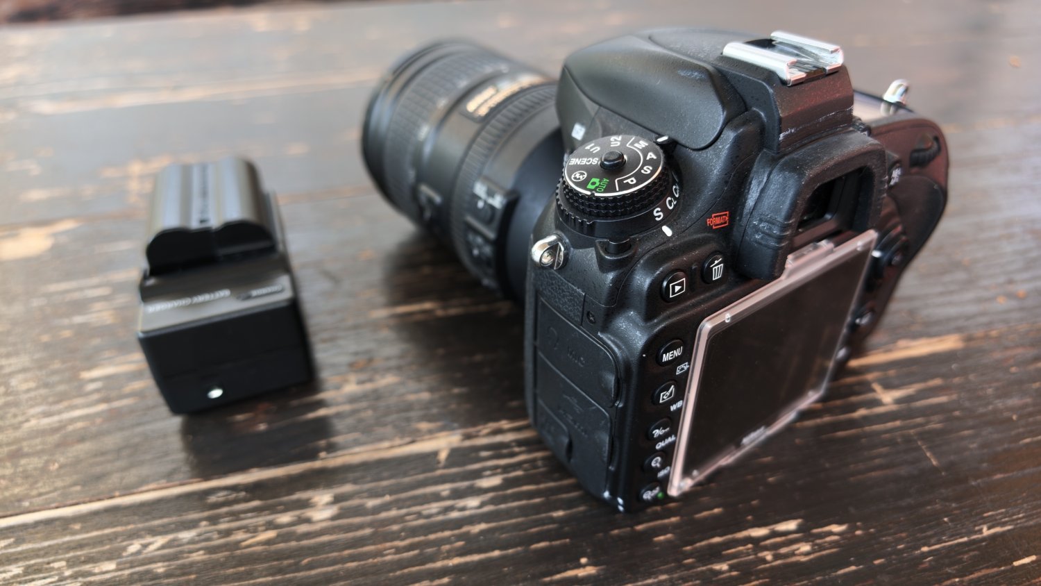 Nikon D600 – Vollformat-DSLR inkl. Nikon AF-S 28–300mm f/3.5–5.6G ED VR